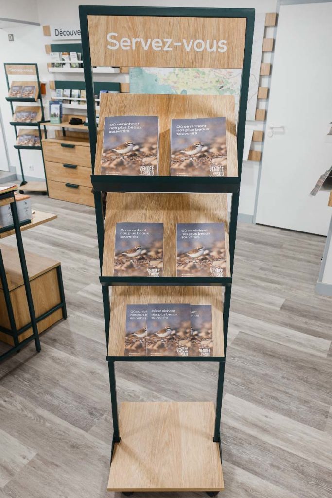 Aménagement Office de Tourisme - Etagère Servez-vous