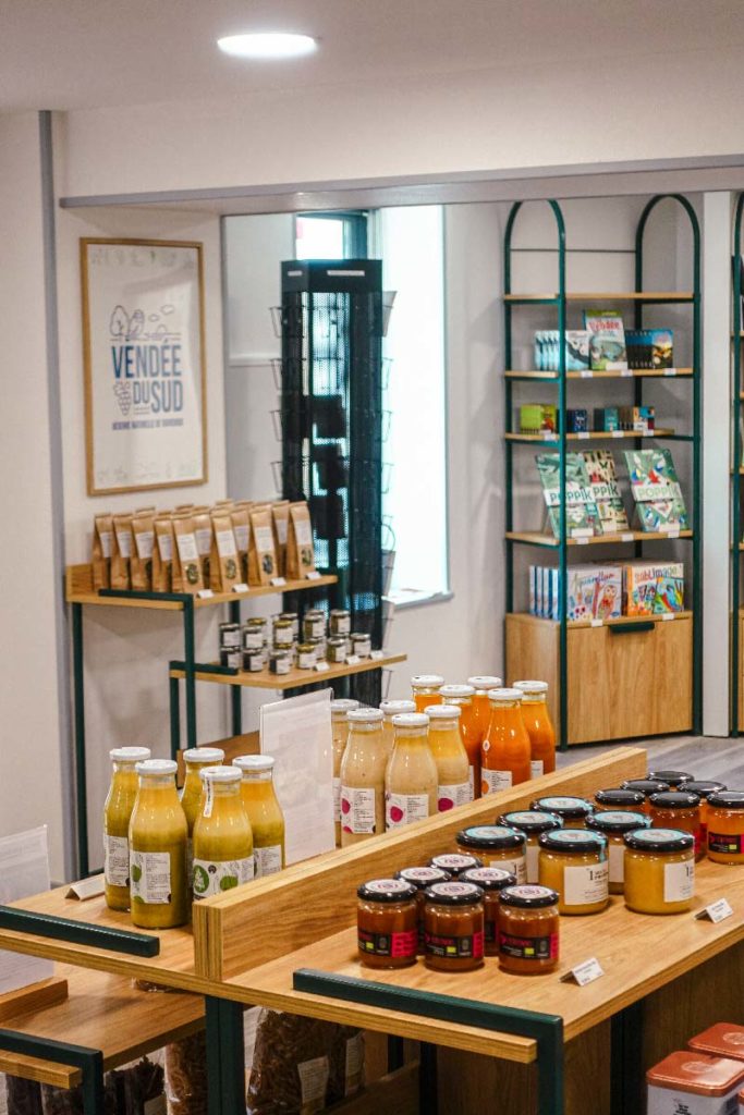 étagère office de tourisme